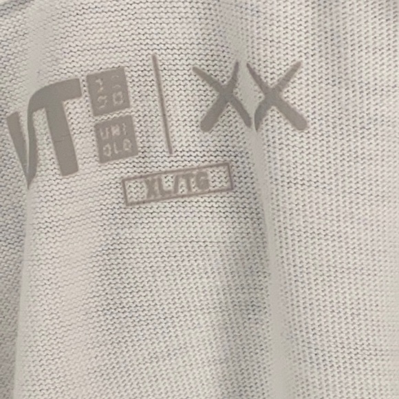 KAWS x Uniqlo mint condition “drowning” T-shirt - Picture 3 of 4